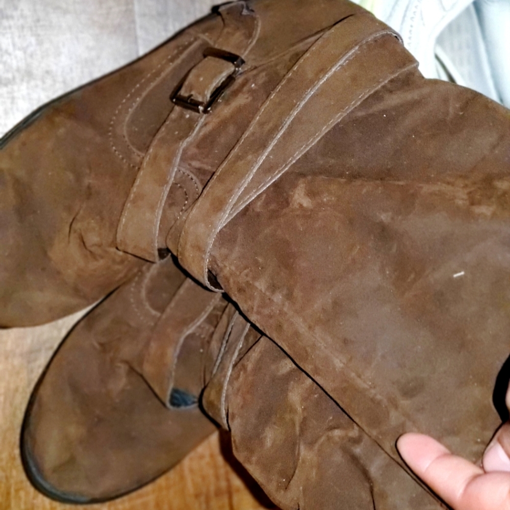 Size 5 shoes and small-medium clothes